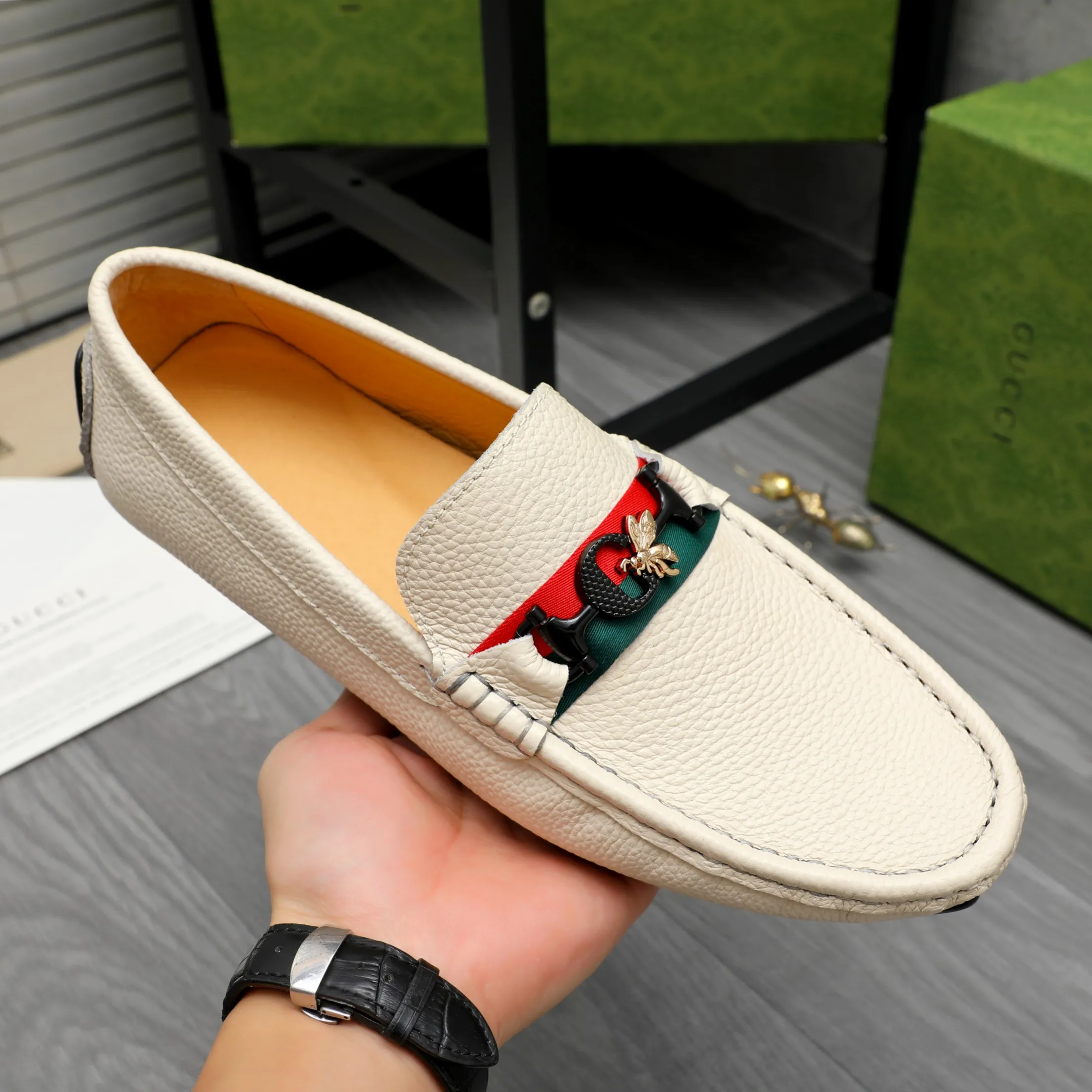 Men's shoes 💰360 Product trademark: GUCCI "Gucci" casual slip-on men's shoes Regular size: 38-45 Product materials: Selected pebbled cowhide upper, pigskin lining, rubber outsole